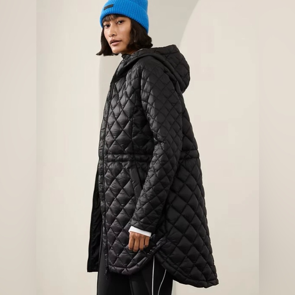 Athleta Whisper Featherless Puffer Parka  in Black Size Medium